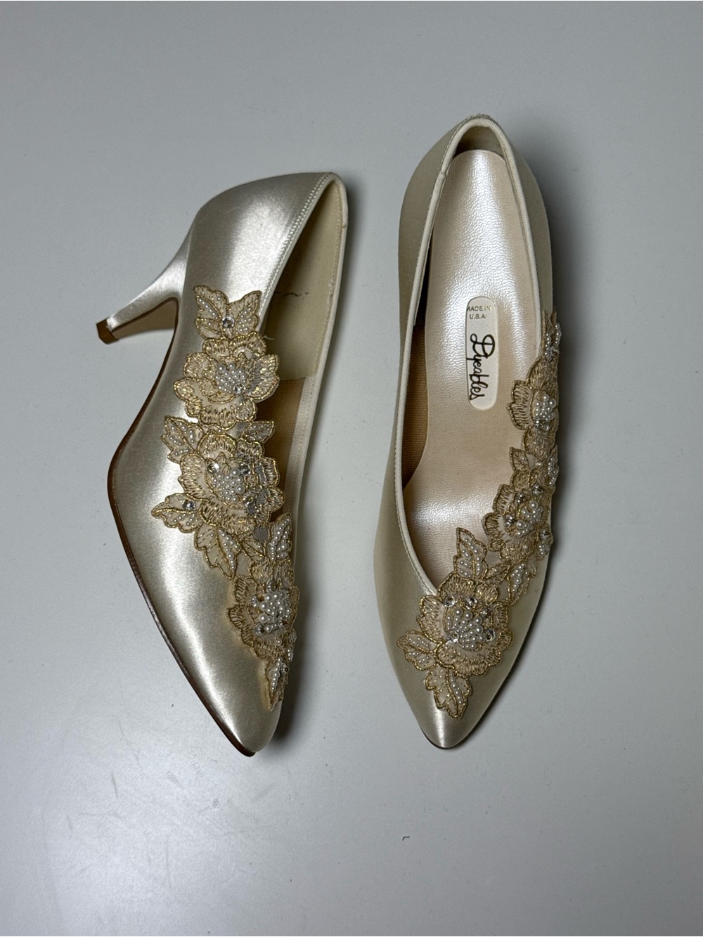 Vintage Dyeables heel pumps satin ivory
